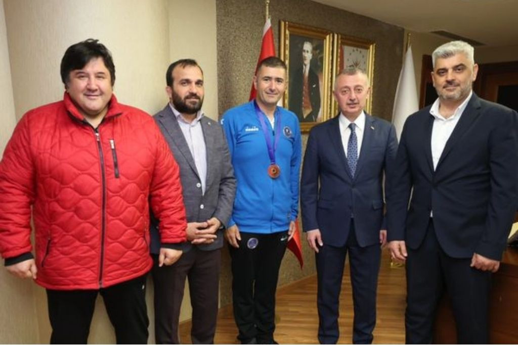 Başkanımız Tahir Büyükakın Sporcularımıza Olimpiyatlarda Başarılar Diledi