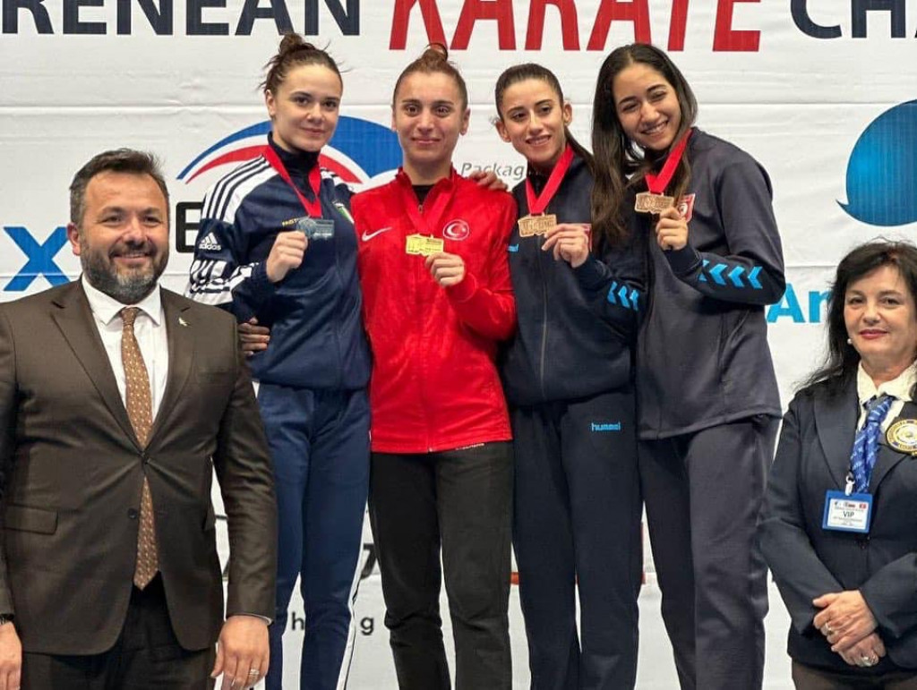 Kocaelili Gülsen, Akdeniz Karate Şampiyonu Oldu