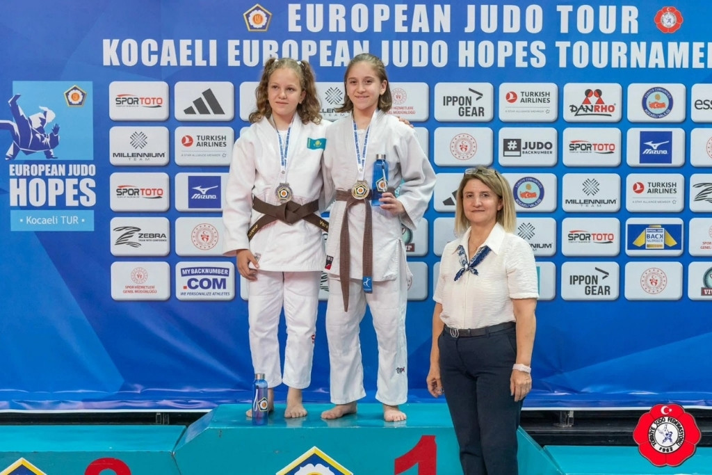 Avurpa Kupasında Sporcularımızdan Madalya Yağmuru