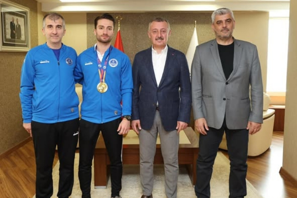 Başkanımız Tahir Büyükakın Şampiyonumuzu Ağırladı