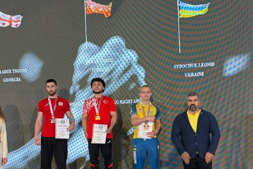 Bilek Güreşçilerimiz Avrupa Şampiyonasından 7 Madalya İle Döndü