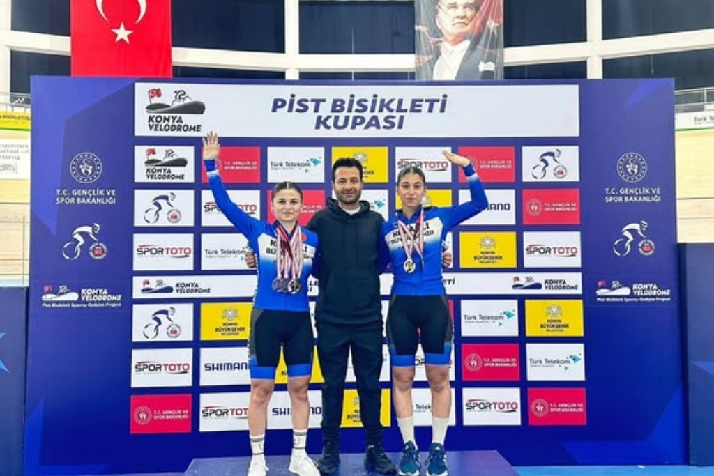 Bisikletçilerimiz Kürsünün Zirvesinde