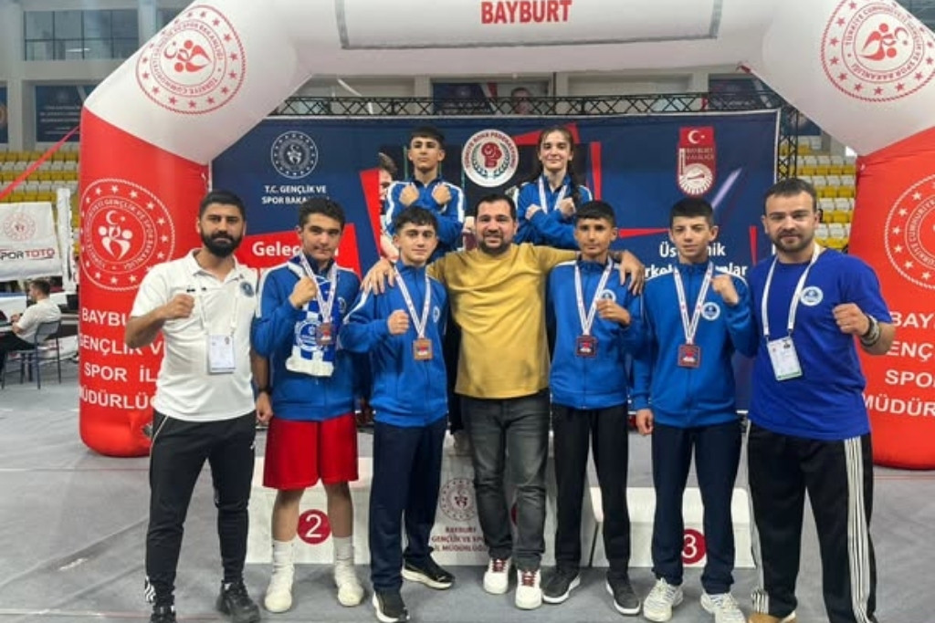 Boksörlerimizden Madalya Yağmuru