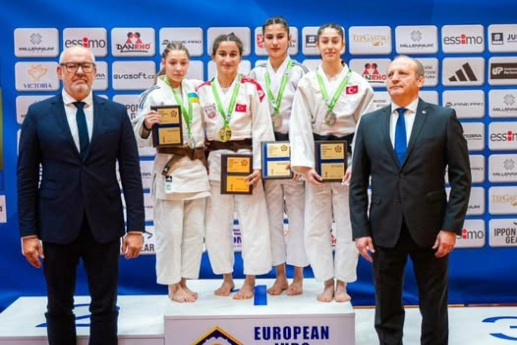 Büşra Ceylin Avrupa Kupasında 3. Oldu