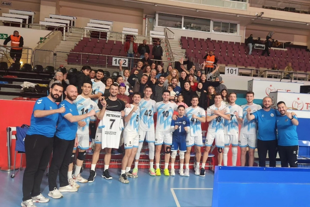 Efelerimiz, deplasmanda galip