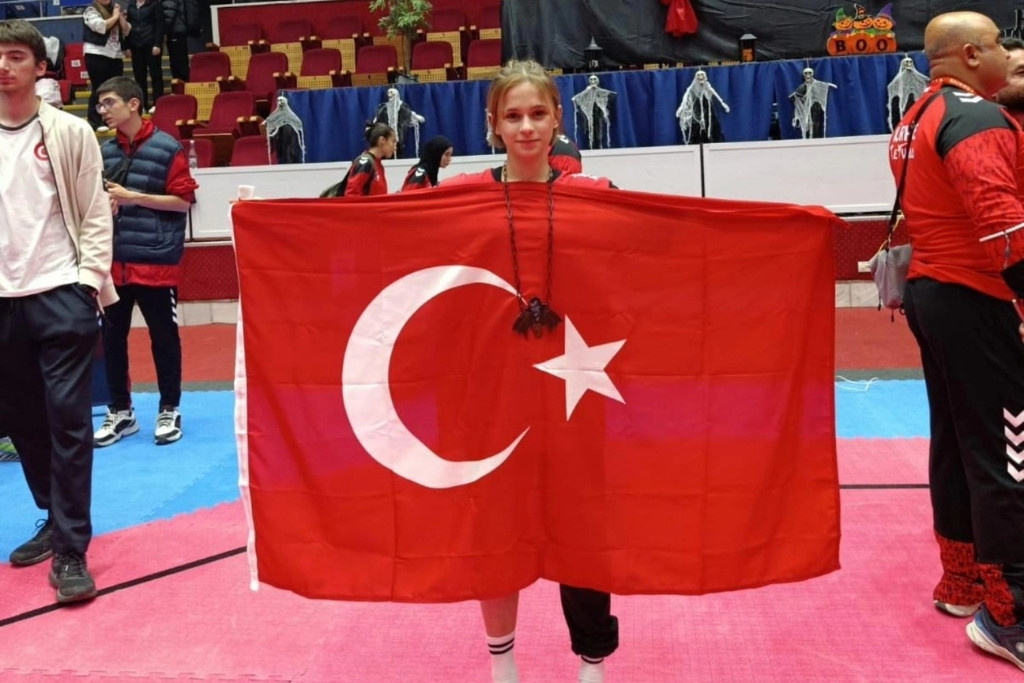 Hümeyra Bükreş'te 3.