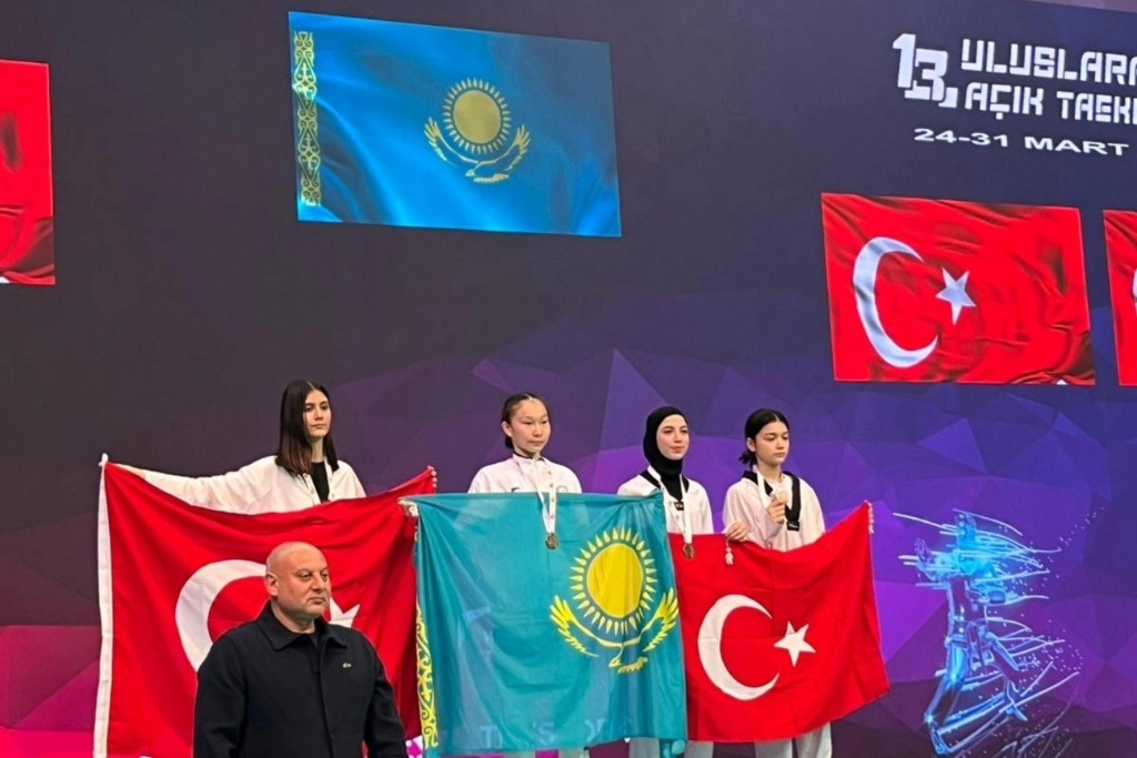 Livanur Antalya'da Kürsüde Yer Aldı