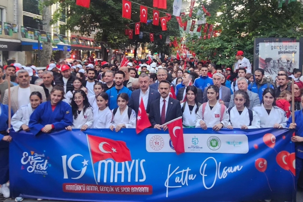 Sporcularımız İle 19 Mayıs Kortejinde Yer Aldık