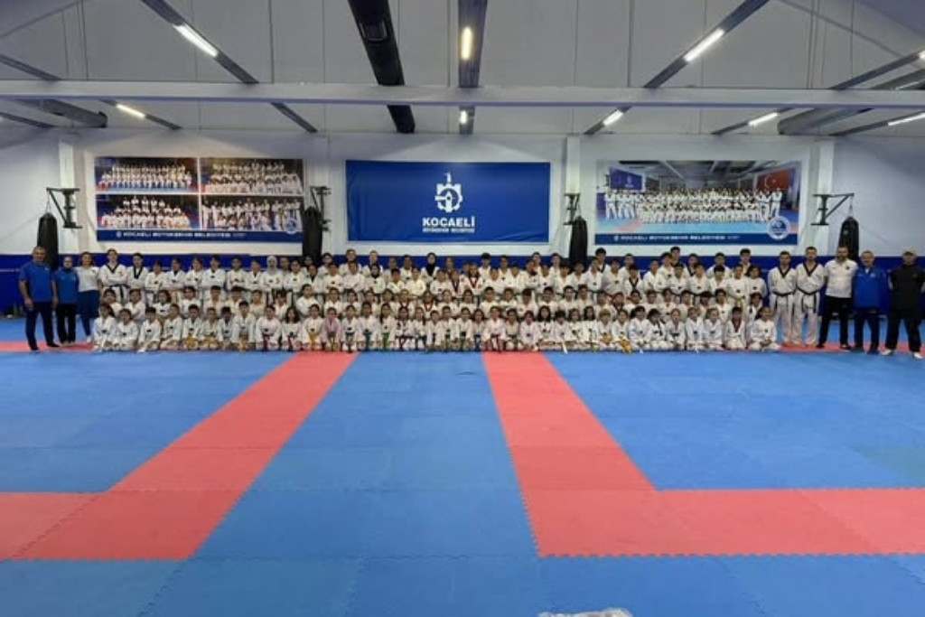 Taekwondo Kuşak Sınavını Başarı İle Tamamladı
