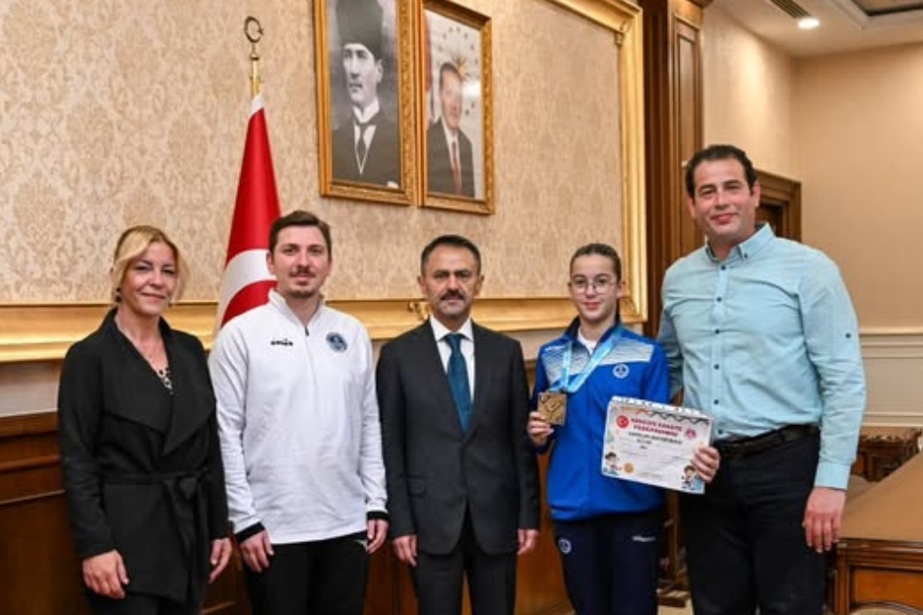 Valimiz İlhami Aktaş Şampiyon Sporcumuzu Ağırladı